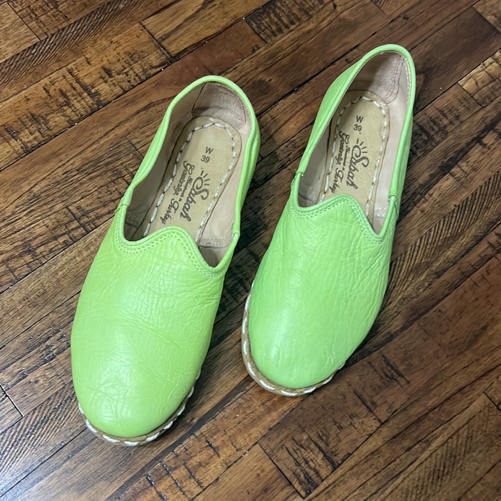 Sabah Leather Flats shoes loafers green/yellow size 39 W  Beautiful condition
